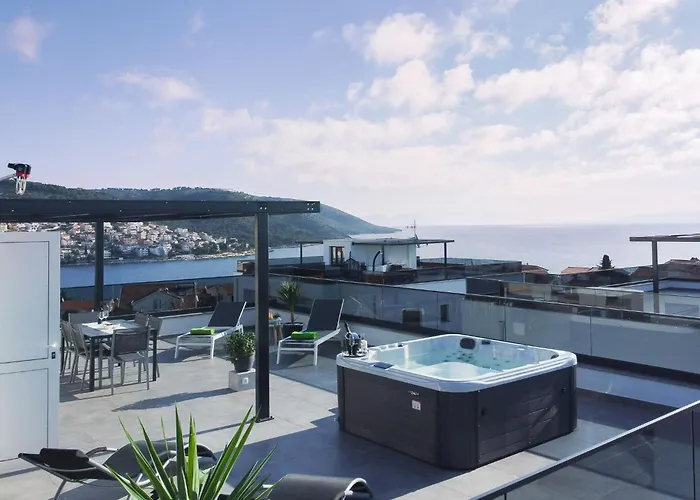 Penthouse Adriatic Blue Appartamento Traù